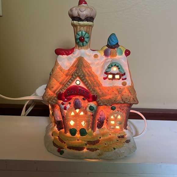 Candyland collectibles porcelain lighted bakery house - Picture 1 of 11